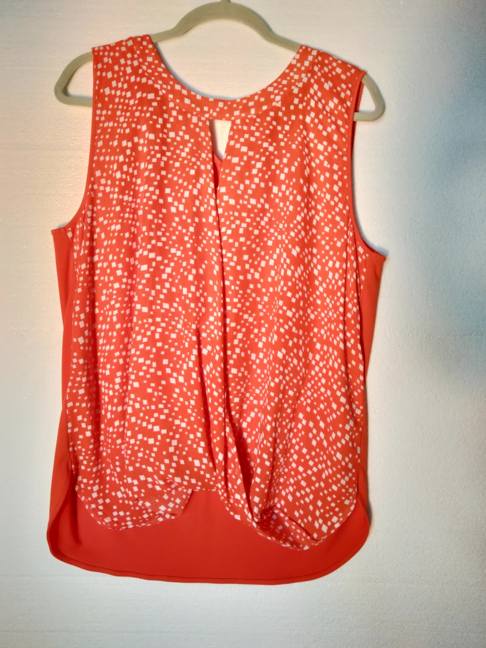 41 Hawthorn Coral Print Sleeveless Twist-Front Top